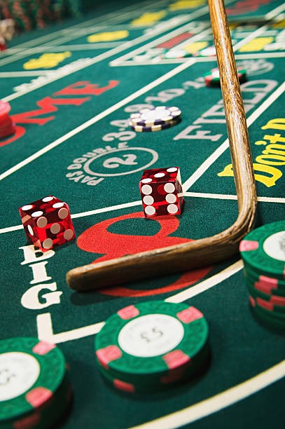 Slot game bonus round and free spins feature